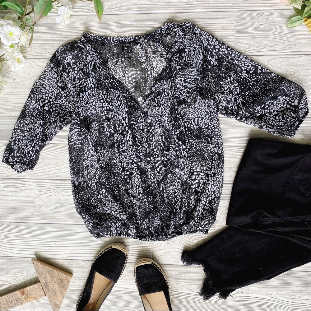 🔴 5/$45 SALE 🔴 EXPRESS | Floral Top
